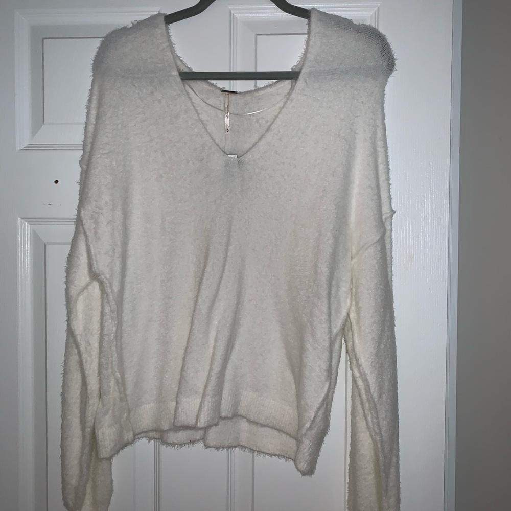 ⭐️FREE PEOPLE Fuzzy White Sweater⭐️